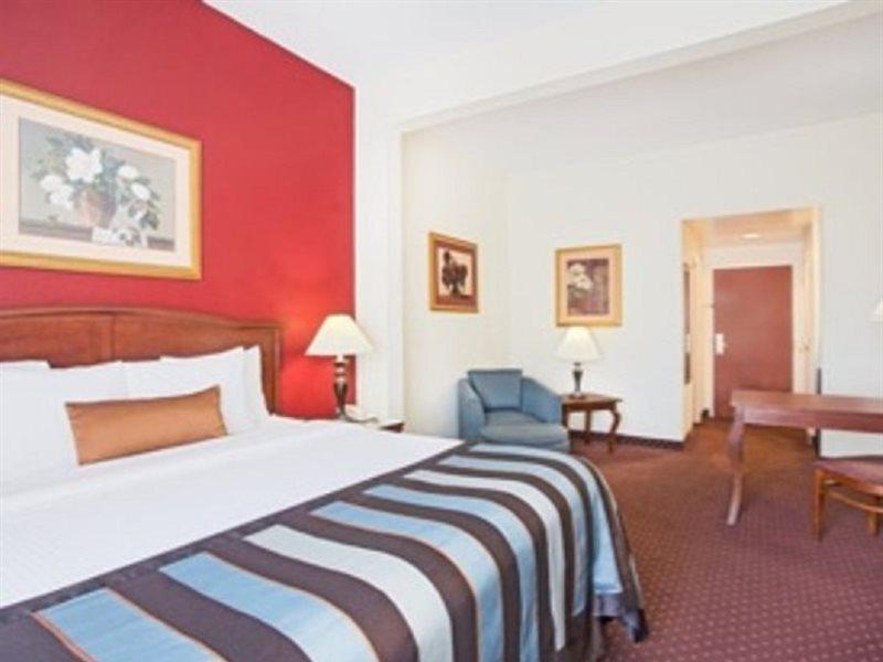 Holiday Inn Express & Suites - Mobile - I-65 By Ihg Exterior photo